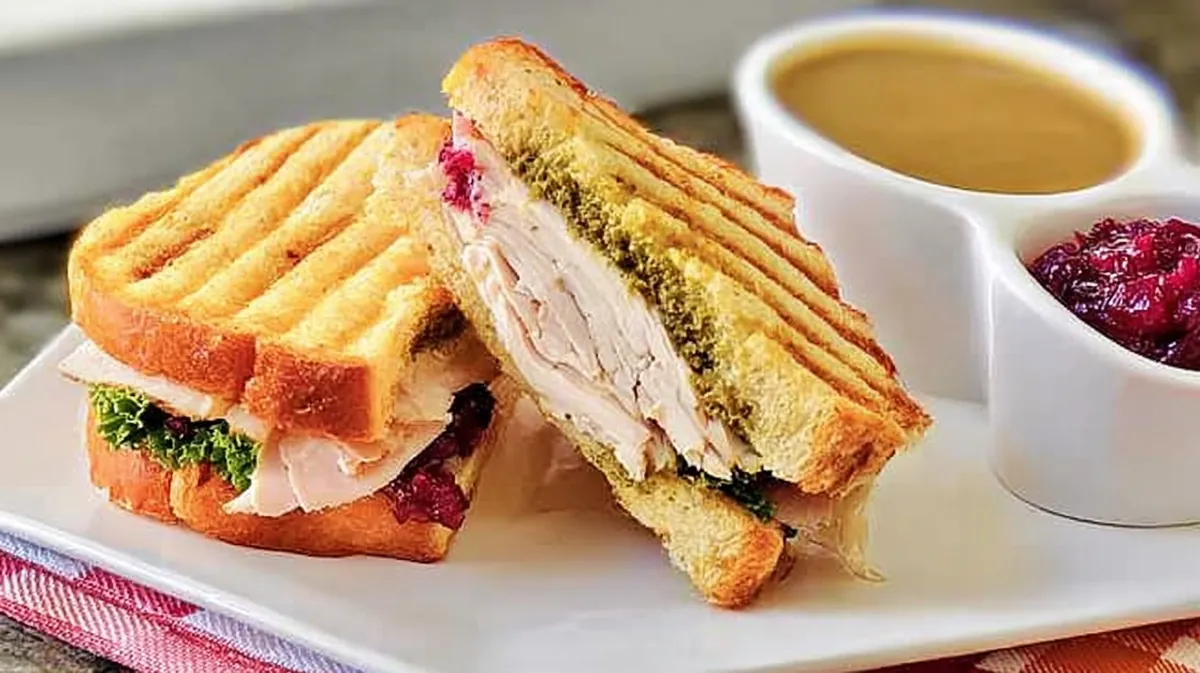 crispy turkey sandwich with gravy dip