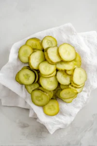 Drain the sliced pickles and pat them dry