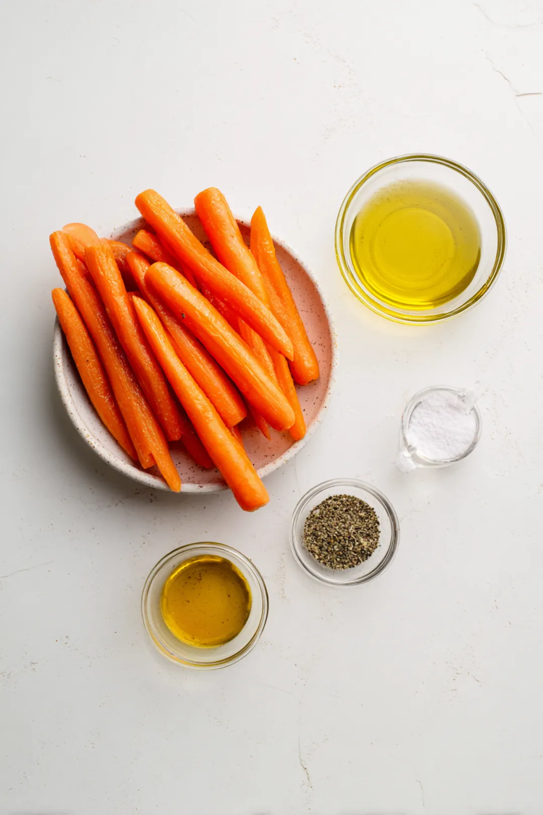 Air fryer baby carrots with maple syrup - ingredients
