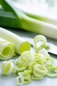 Clean the leeks thoroughly and slice them into thin rings