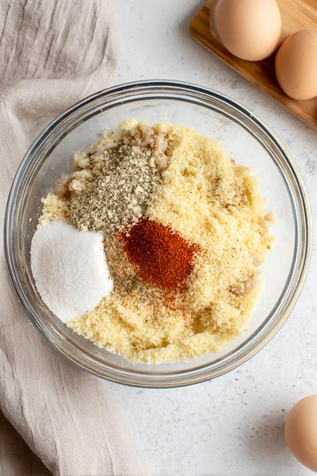 Combine ground chicken, breadcrumbs, egg, garlic powder, onion powder, paprika, black pepper, and salt in a mixing bowl