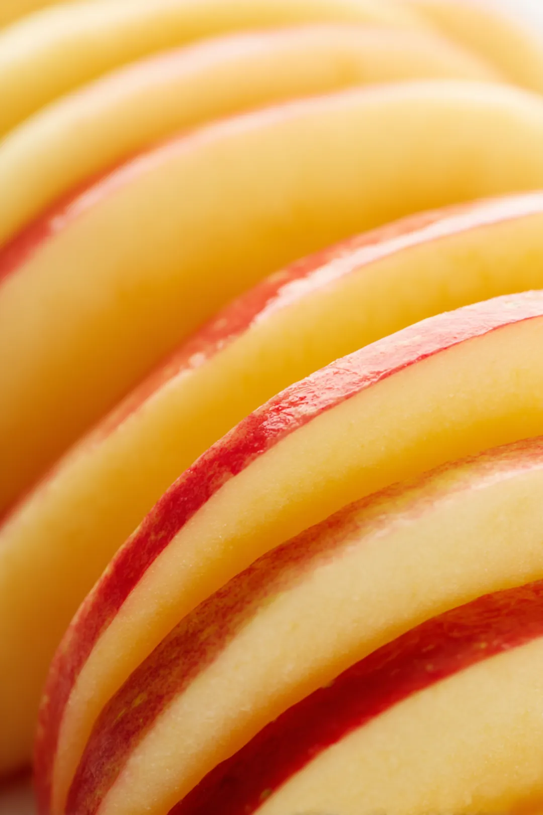 Wash and slice the apples into thin, even slices