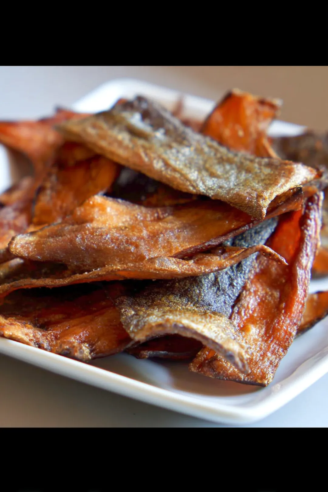 Air fryer salmon skin chips