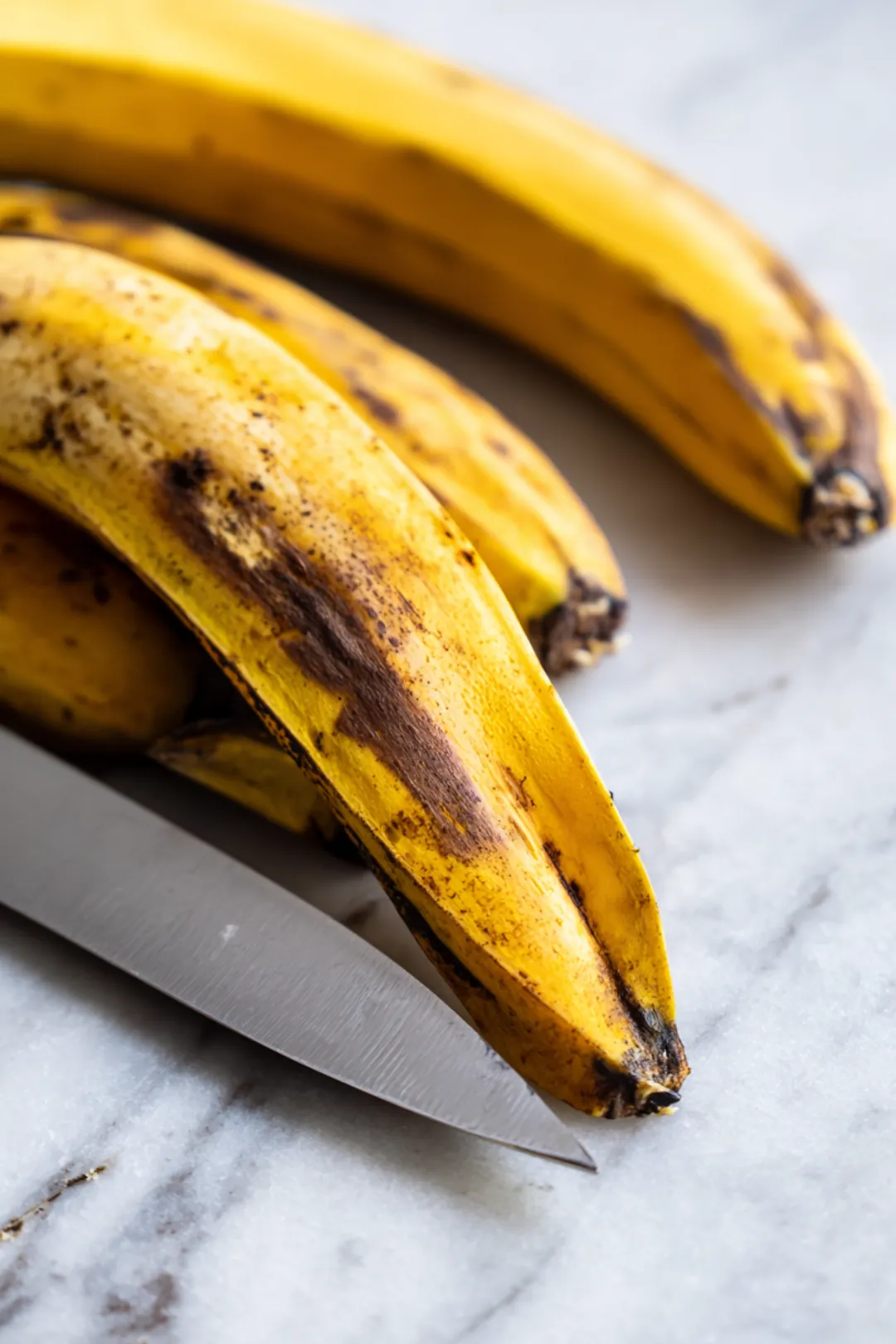 Peel and slice ripe plantains into thick pieces